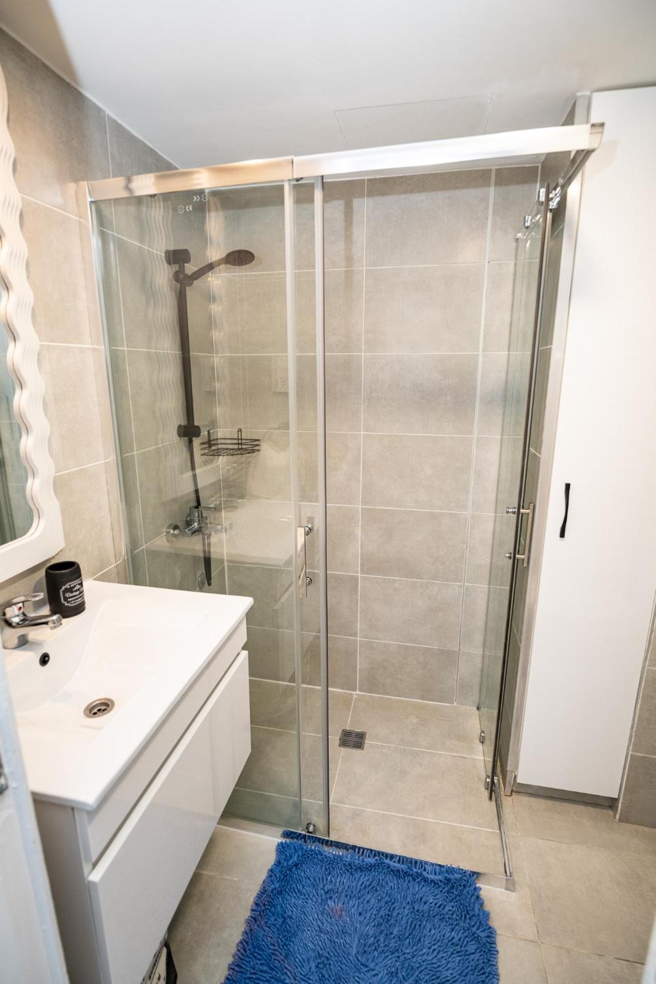 Lazuli Sea View Beachfront Ap 21 Ларнака Екстериор снимка