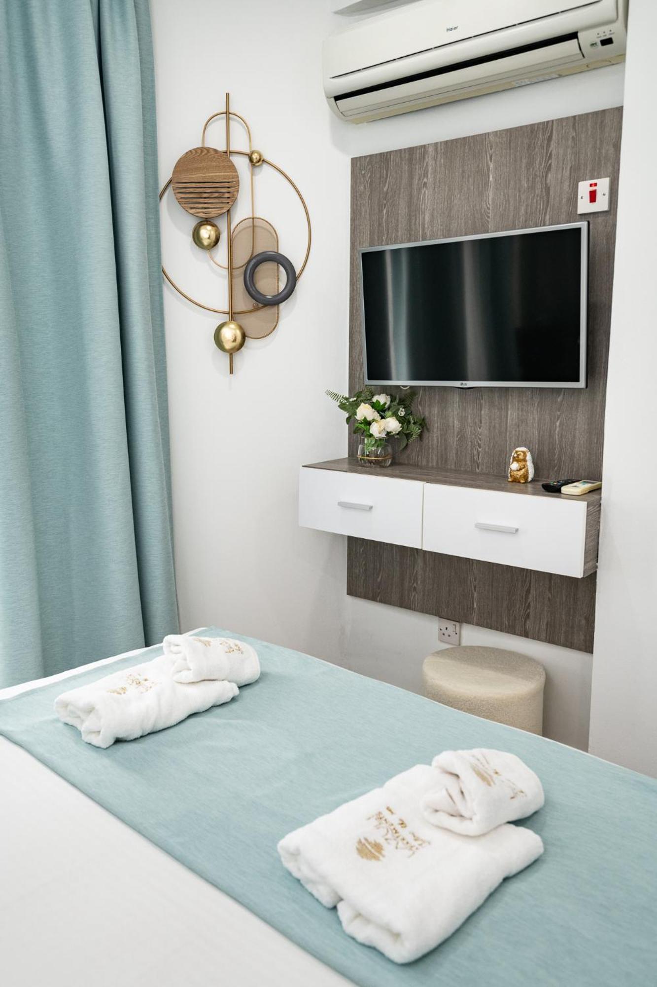 Lazuli Sea View Beachfront Ap 21 Ларнака Екстериор снимка
