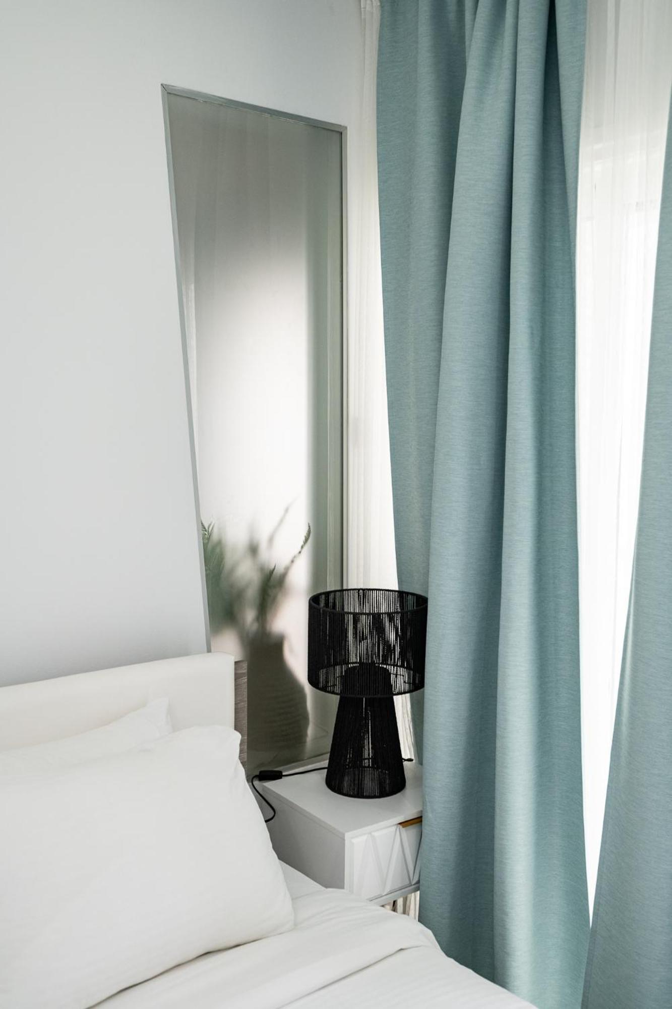 Lazuli Sea View Beachfront Ap 21 Ларнака Екстериор снимка