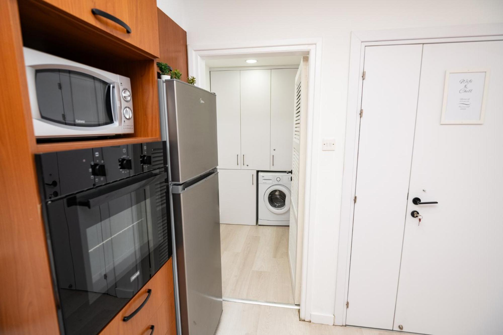 Lazuli Sea View Beachfront Ap 21 Ларнака Екстериор снимка