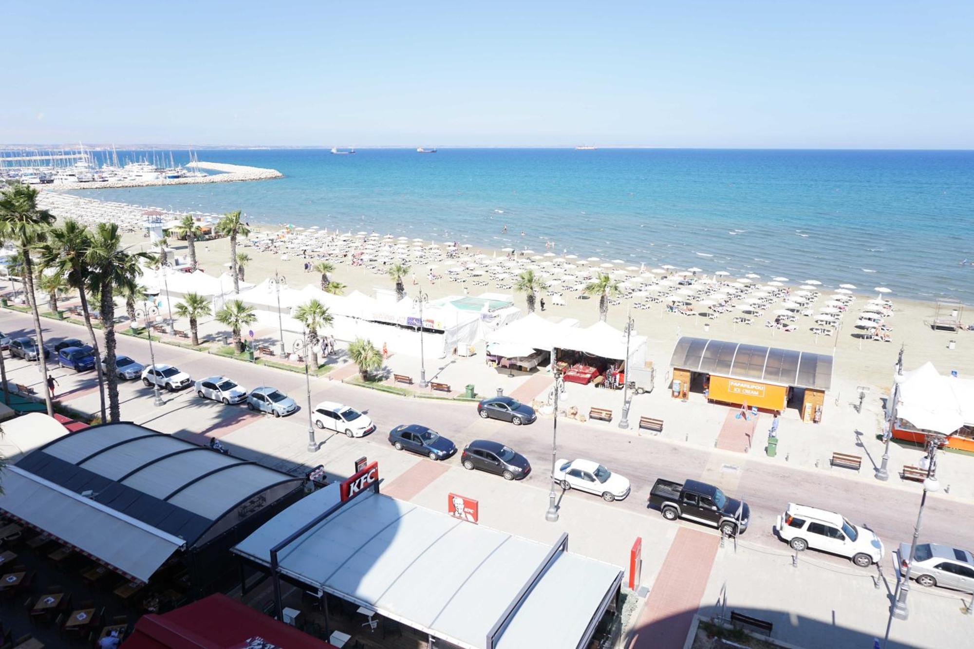Lazuli Sea View Beachfront Ap 21 Ларнака Екстериор снимка