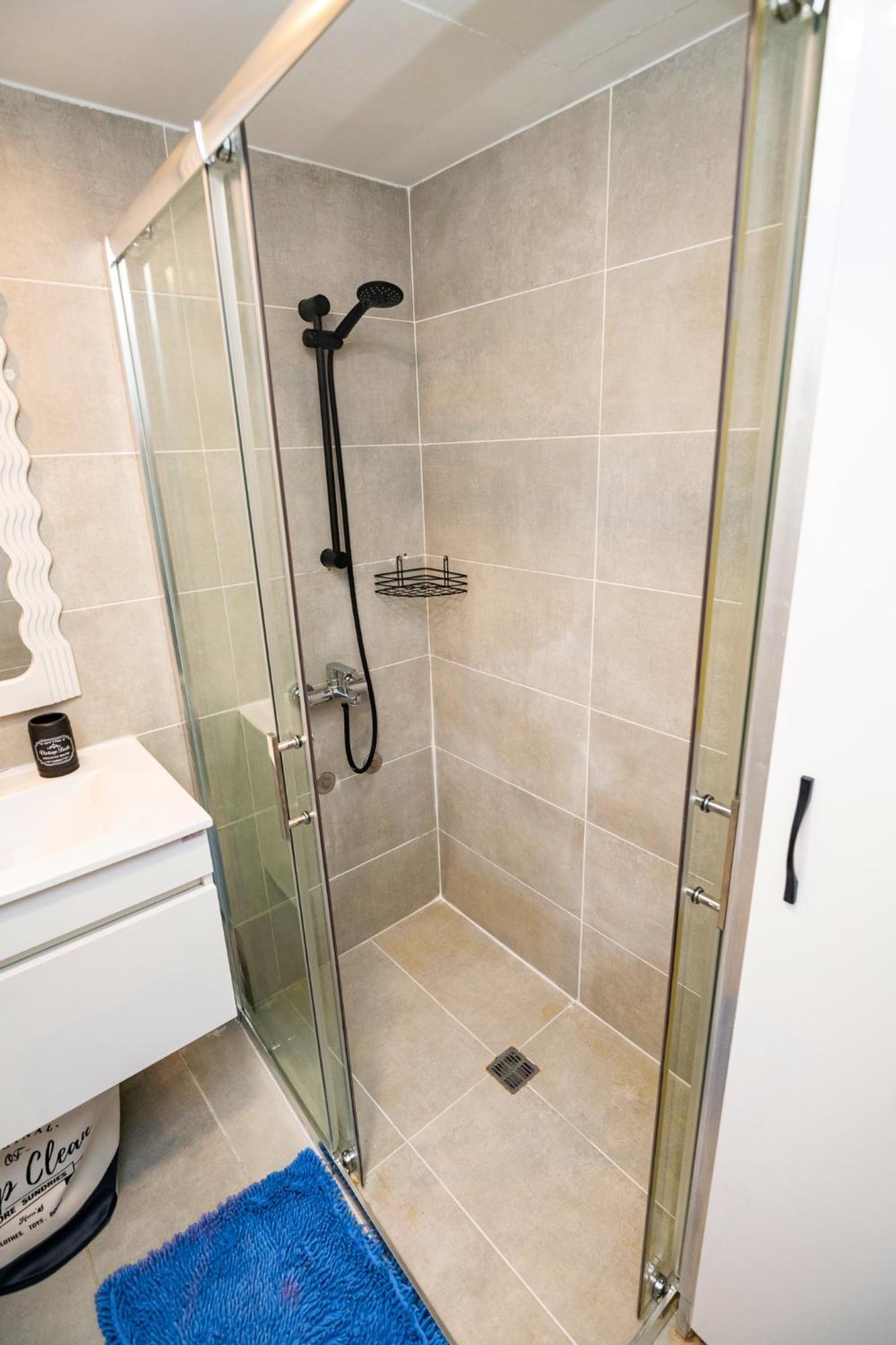 Lazuli Sea View Beachfront Ap 21 Ларнака Екстериор снимка