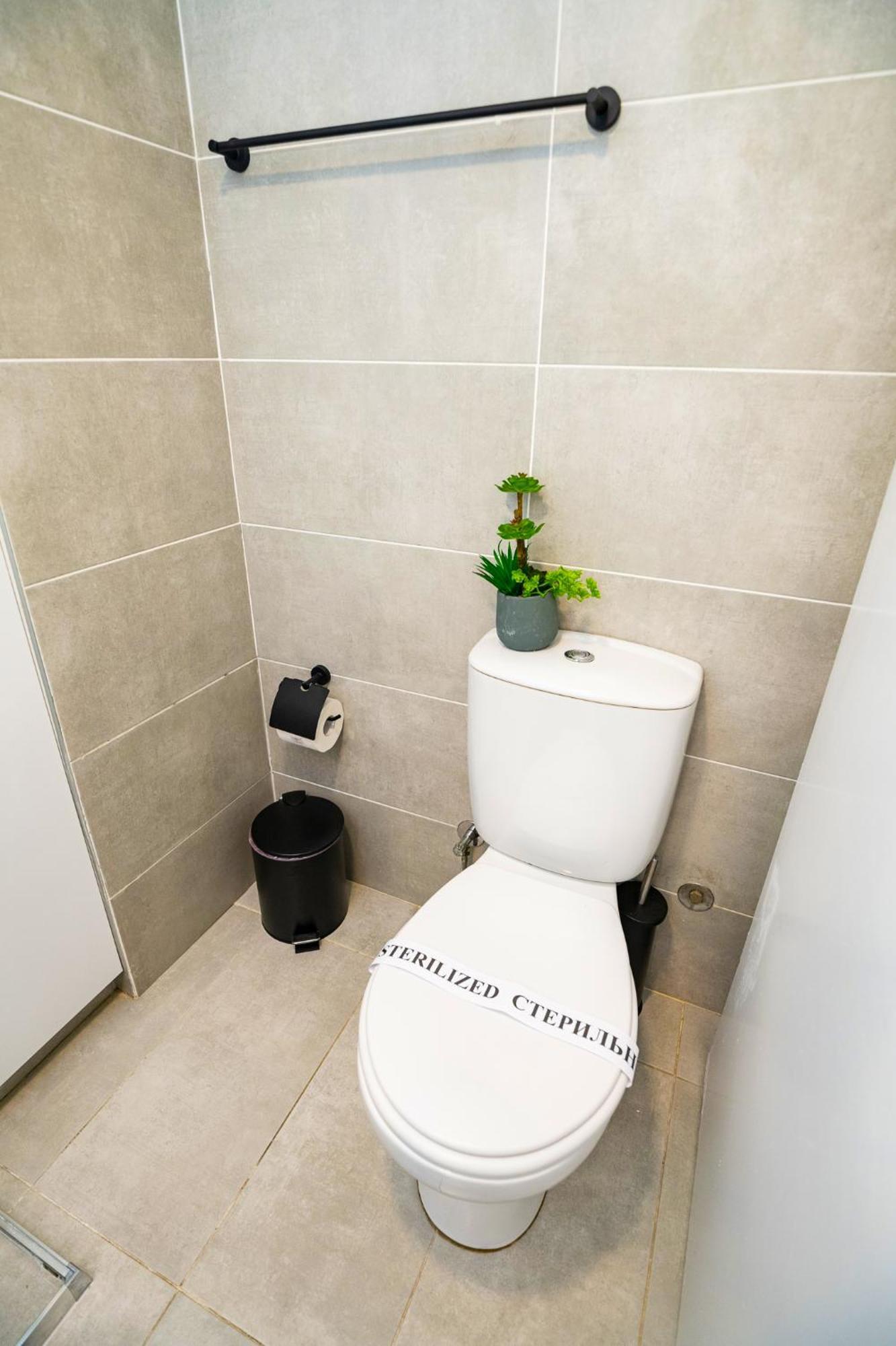 Lazuli Sea View Beachfront Ap 21 Ларнака Екстериор снимка