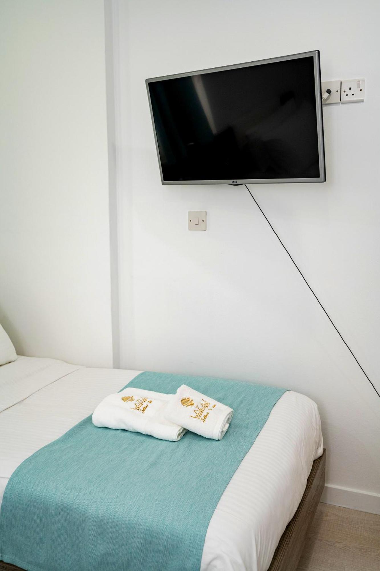 Lazuli Sea View Beachfront Ap 21 Ларнака Екстериор снимка