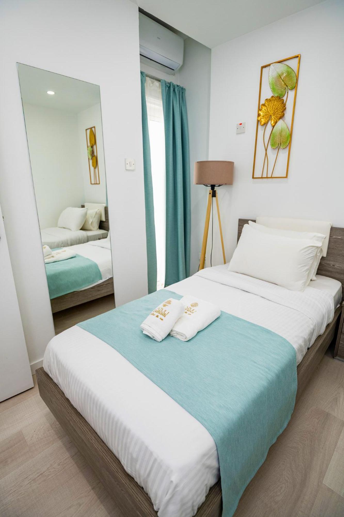 Lazuli Sea View Beachfront Ap 21 Ларнака Екстериор снимка