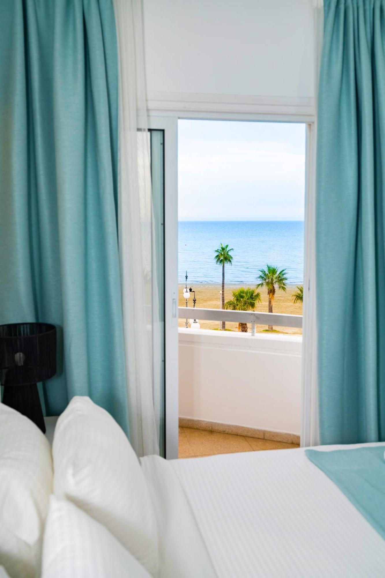 Lazuli Sea View Beachfront Ap 21 Ларнака Екстериор снимка