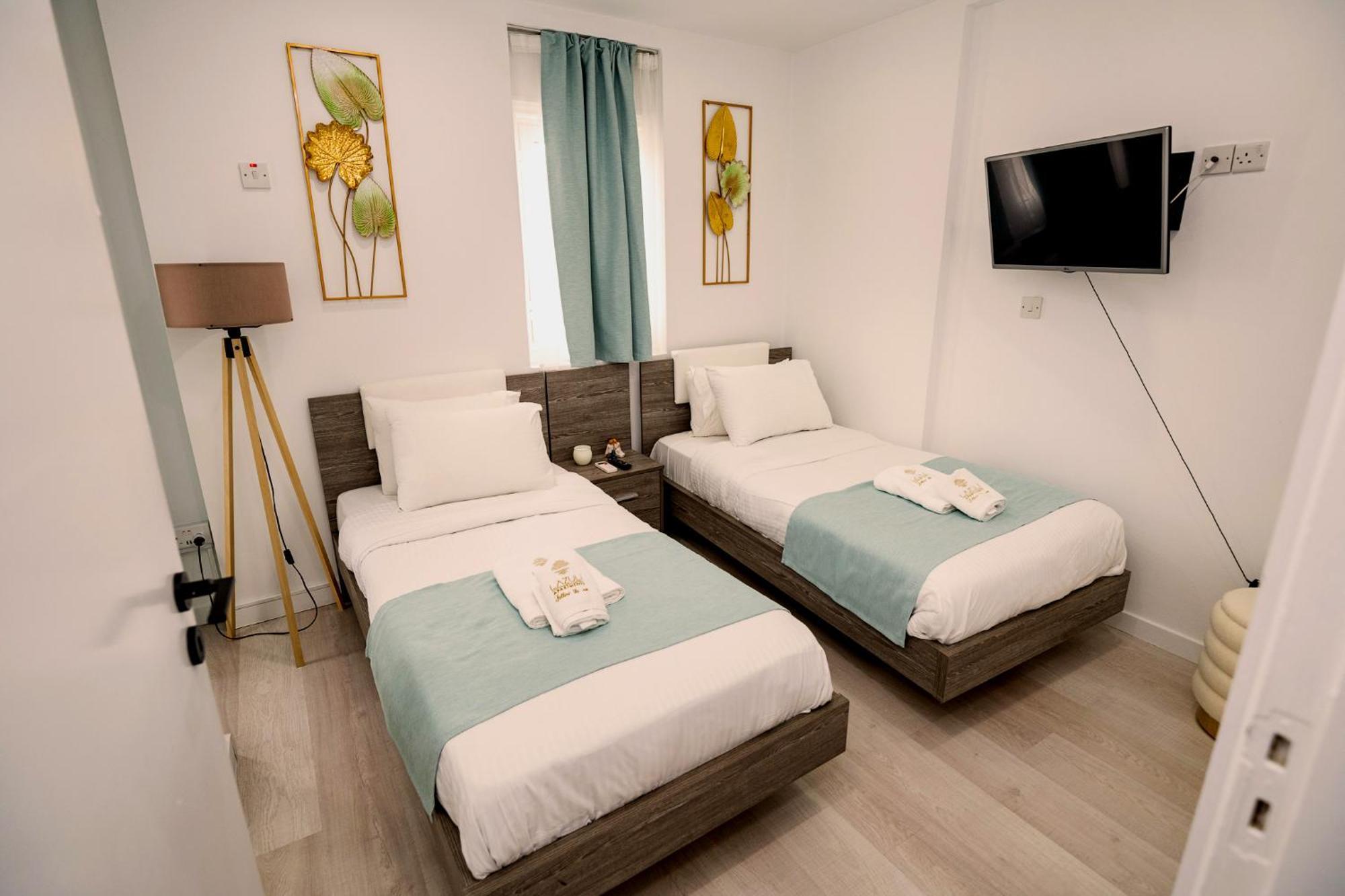 Lazuli Sea View Beachfront Ap 21 Ларнака Екстериор снимка