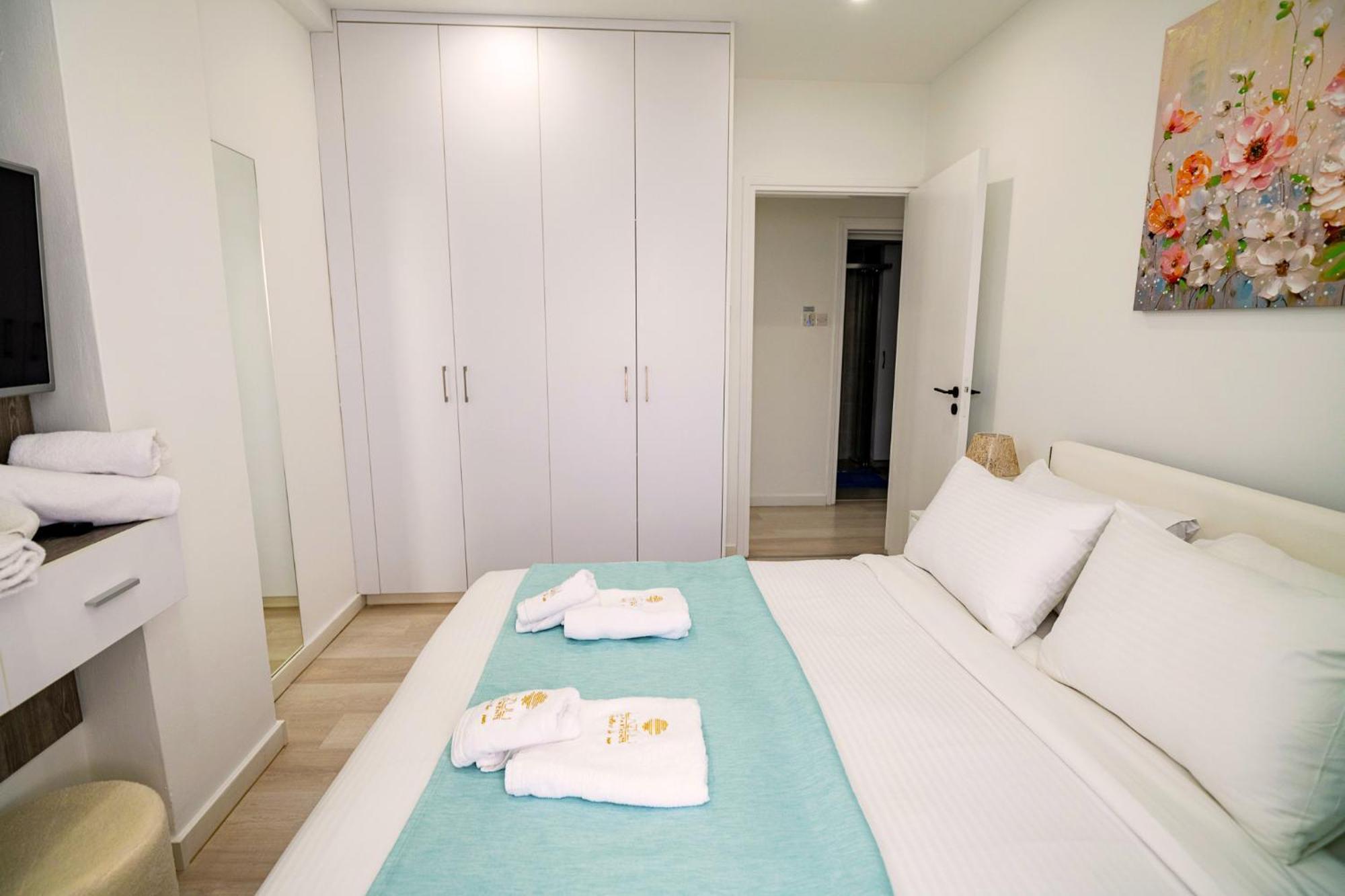 Lazuli Sea View Beachfront Ap 21 Ларнака Екстериор снимка