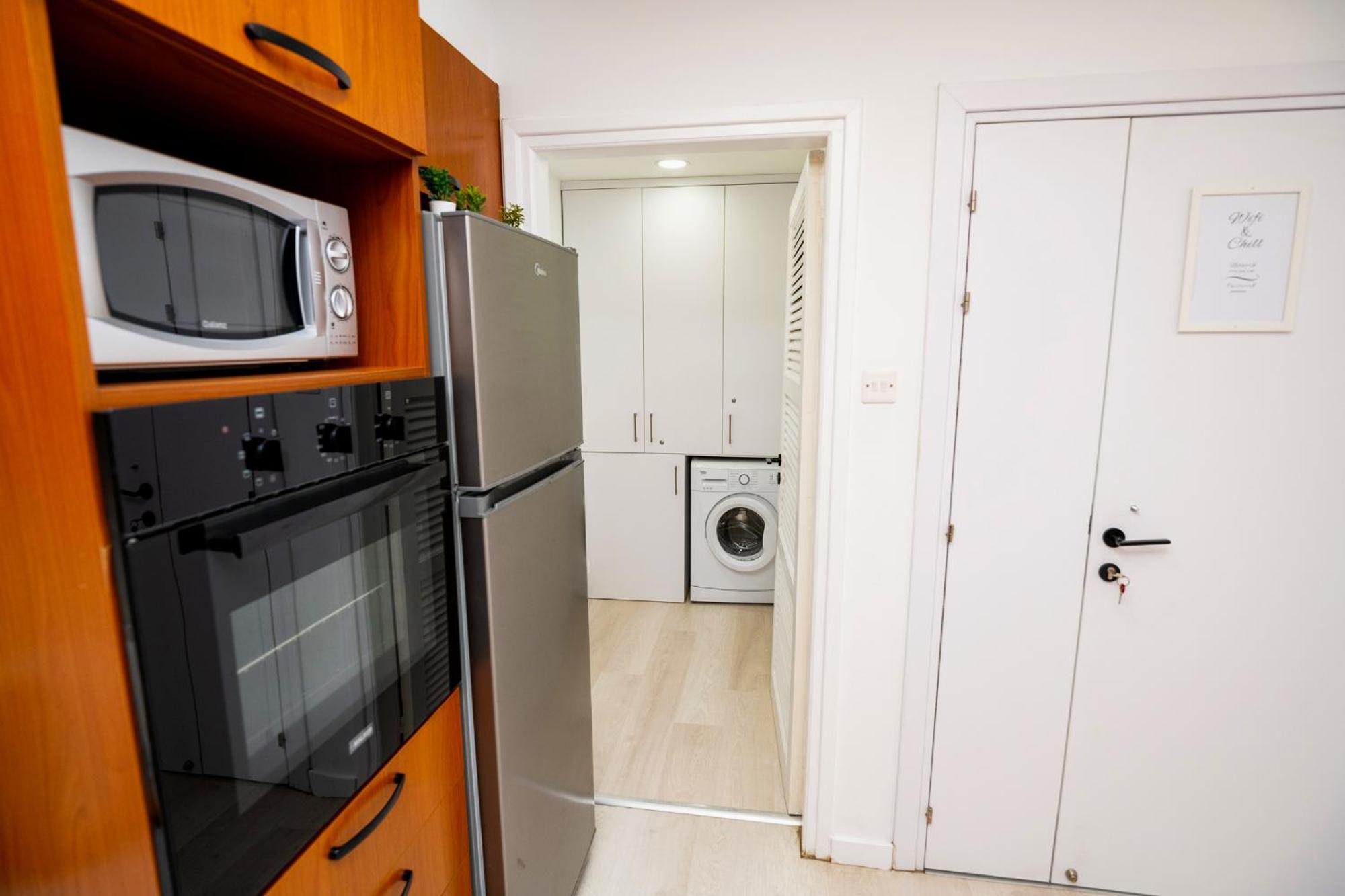 Lazuli Sea View Beachfront Ap 21 Ларнака Екстериор снимка